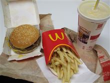 今日のランチその２は、「マクドナルド」WクォーターパウンダーチーズLセット850円