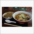 今日のランチは、エビスサーキット内「南サロン」醤油ラーメン840円ミニ牛丼210円