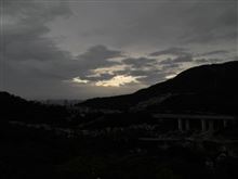 嵐の前の