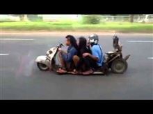 車高が低すぎる3ケツのベスパw動画★