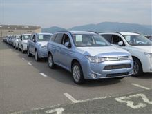 De eerste Mitsubishi Outlander PHEV&#39;s aangekomen in Zeebrugge ： Nederland ・・・・