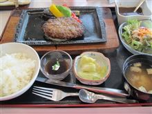 今日のランチは、「那須小川ゴルフクラブ」ハンバーグセット