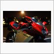 MV AGUSTA F4 750 の重鎮に会う。
