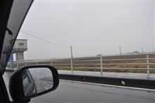 喪に服し、休日出張へ…。
