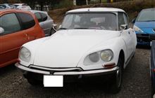 旧車　CITROEN DS 　車山は宇宙船の基地？