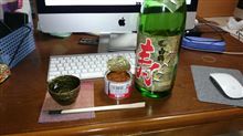 杯を傾けながら