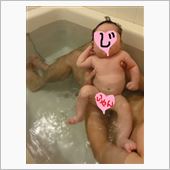 お風呂で闘う男。