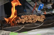 今日のランチは、気仙沼ホルモン飯＆浪江の太っちょ焼きそば