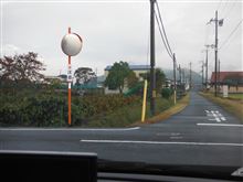 カーブミラー直ったけど、役に立ちません。