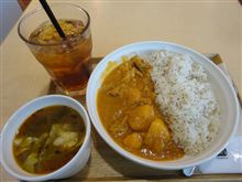 バターチキンカレーと８種の野菜と鶏のスープ