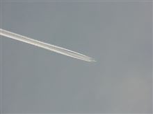 久々に見る『４発ジェット機』の飛行機雲！