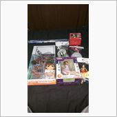 フィギュアとグッズを買ってき ...