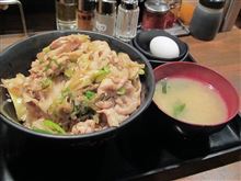 今日のディナーは、「伝説のすた丼」すた丼肉増し