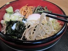 今日のディナーは、鶯谷「本陣」温たまむじなそば500円＋大盛100円