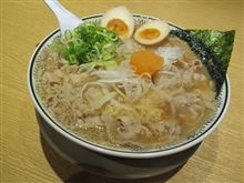 今日のディナーは、「丸源」肉そば大盛＋肉ダブル＋半熟煮玉子