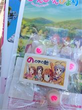 【のんのんびより】秋葉原にて催された『れんげのお誕生日記念！ ”の”の字飴配布会』でお前ら大集結！なっつんのコスプレも！【画像あり】