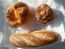 今日のイルミとパン。火曜日。
