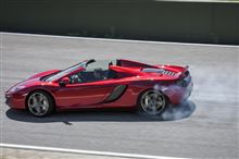 マクラーレンMP-4-12C　　　オープンカー　　　　　超スーパーカーですね!!