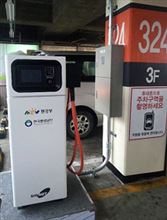 この充電器は発火しそうだな。