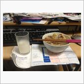 モツ煮をツマミに正月まちです。