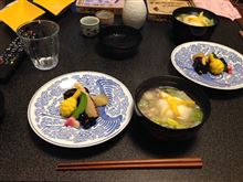 元旦のはじまりは、お節料理とお雑煮です。