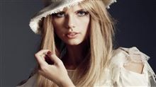 ネコとそに子とテイラー・スイフト（Taylor Swift and SONICO and cat）