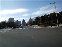 国会前…