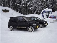 雪の降る街に。