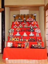 お雛様の飾りつけ