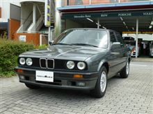 BMW325i    （もう旧車の範中!?）   でも意外と存在感がありますね!!