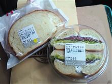 お昼のパンと、春の兆し。