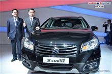 インド　デリーモーターショー　にて　スズキ　SX4　S-CROSS