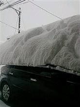 車庫が雪の重みで潰れた