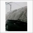 車庫が雪の重みで潰れた