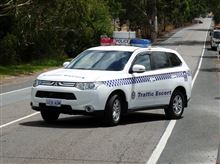 豪州警察 ミツビシ アウトランダー パトカー ・・・・