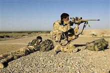 1,340m の狙撃実績を持つ英軍狙撃手が今度は 1 発で 6 名の敵排除に成功