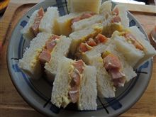 お！昼はぁ～ソーセージサンド＆コロッケｖ(^^)