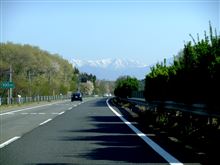 東北の春は浅く、山に残雪
