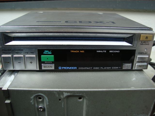 使い勝手の良い ☆ パイオニア CDX－1 ロンサムカーボーイのCDプレーヤー カーオーディオ