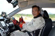 増岡 浩 氏 タイ で ミツビシ パジェロ スポーツ の デモ走行 披露 ・・・・