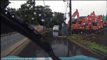 いや徐行くらいしろよ！