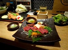 新宿にて馬刺しを食す