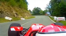 峠を全開で走るＧＰ２マシン