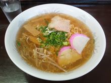 ゆる～い空間の牛骨ラーメン・・・ふけた食堂