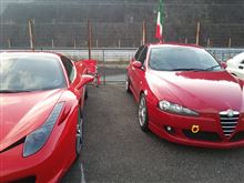 高価なフェラーリの横に・・・（笑）
