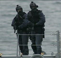 中国漁民 海保隊員に対して 包丁やモリ で抵抗した結果 特殊警備隊sstが出動 軽機関拳銃を構えて船内に突入で無事制圧 おさやんのブログ ｒｏｚｙ非公認デモカー なんちゃって みんカラ