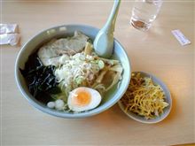 ラーメンにトッピング