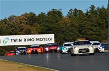 スーパーGT達を先導しているのは…