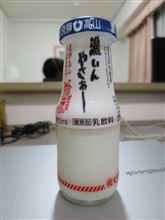 狭い路地に人いっぱい