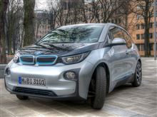 大径 BMW i3 に古い日本車を見た! 大径 BMW i3 に古い日本車を見た!